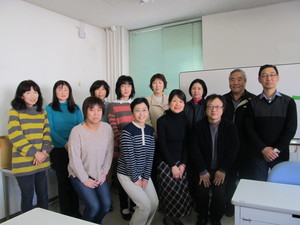 森田先生（前列右から２人目）と受講生のみなさん